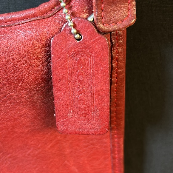 Coach leather bag. Dark red.  Vintage! One main compartment with zip pocket. - Picture 3 of 9
